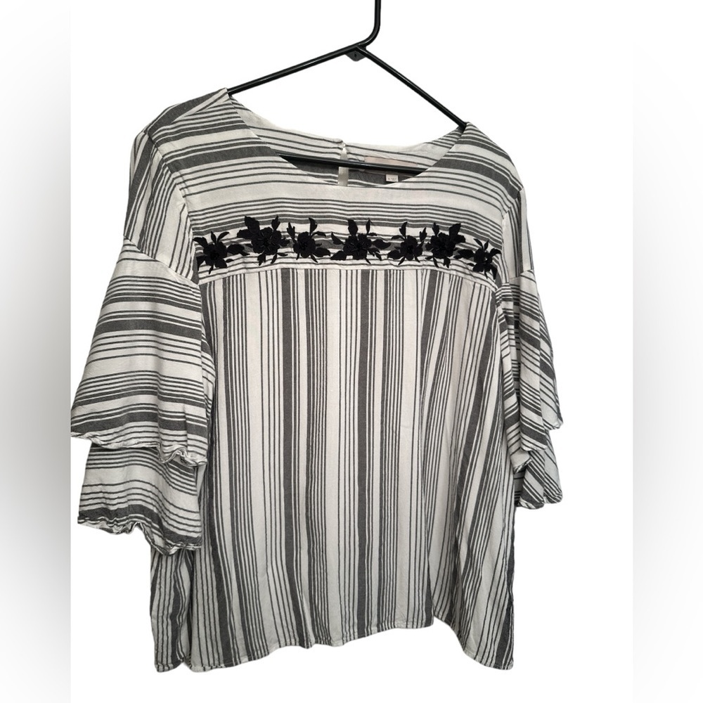 Loft black and white boho ruffles short sleeved top